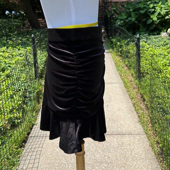 & Other Stories Black Velvet Ruched Mini Skirt - Picture 8 of 11